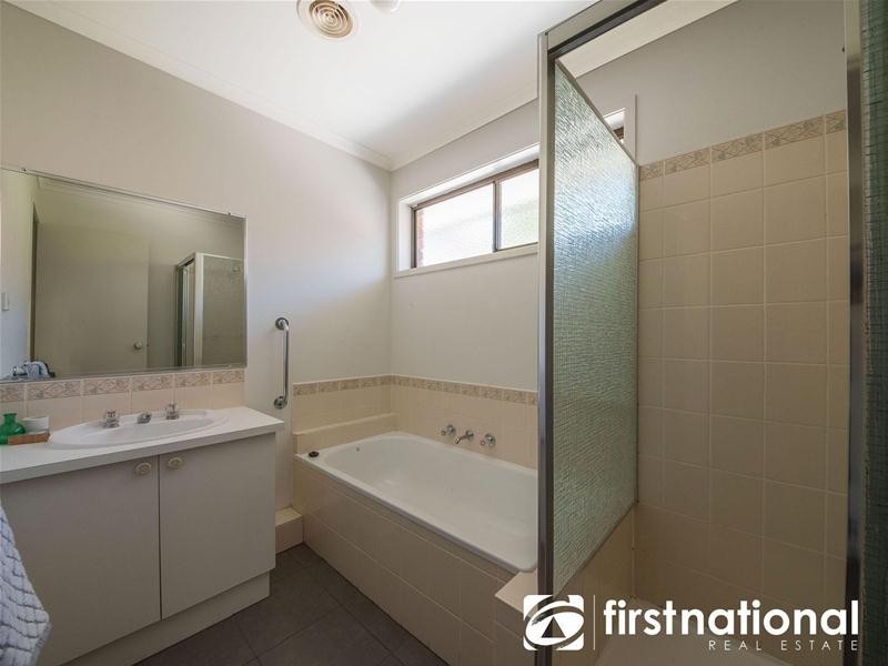 10 Ashton Rise, Narre Warren South VIC 3805