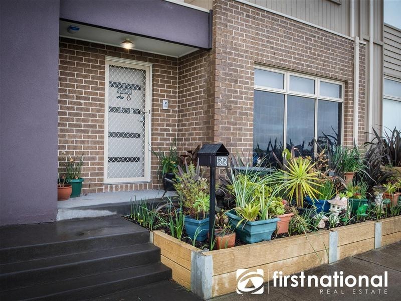 35 Atlantic Drive, Pakenham VIC 3810