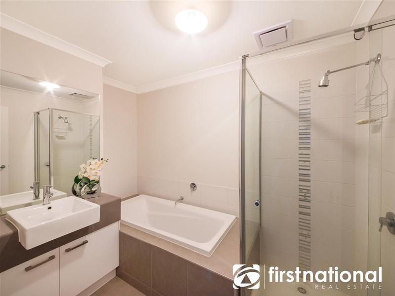 35 Atlantic Drive, Pakenham VIC 3810