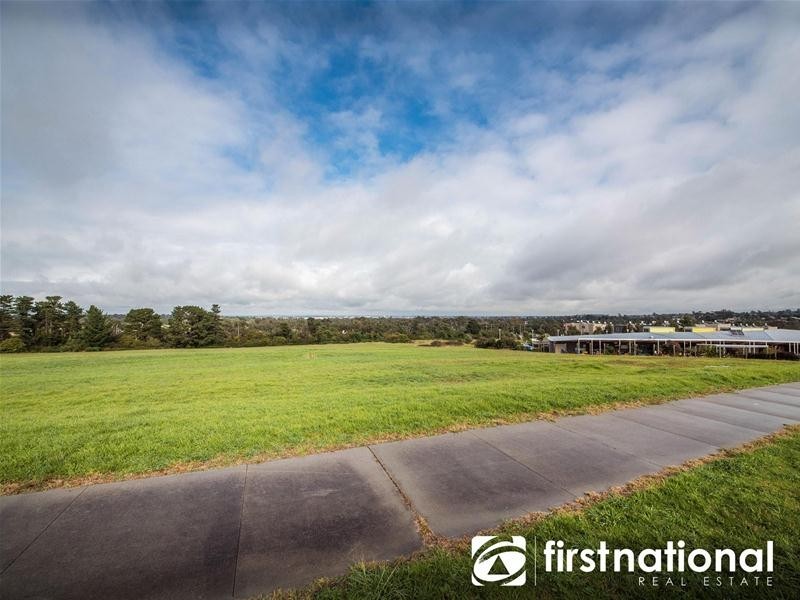 35 Atlantic Drive, Pakenham VIC 3810