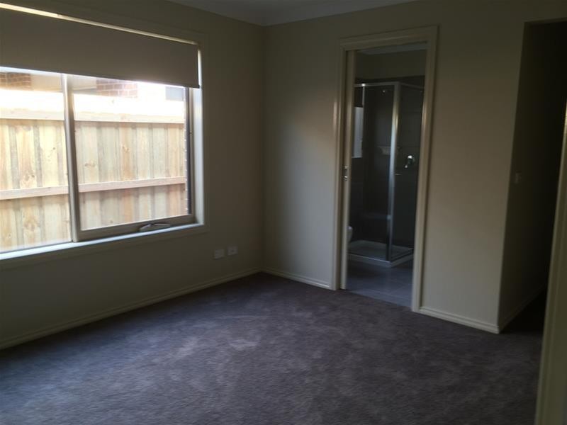 15 Cerise Street, Officer VIC 3809