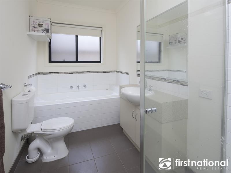 9/103 Army Road, Pakenham VIC 3810