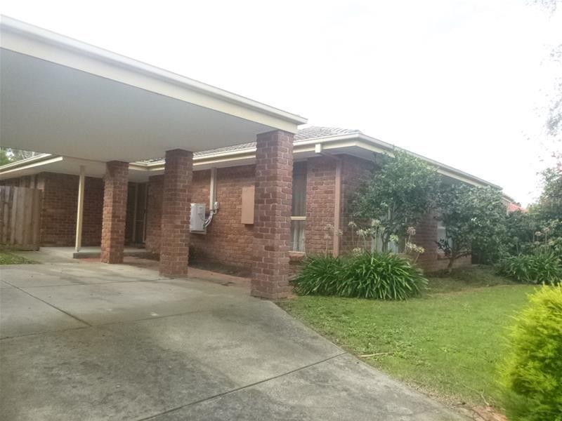 8 Tottington Rise, Berwick VIC 3806