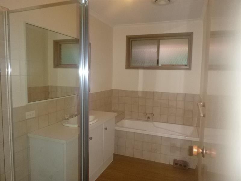 8 Tottington Rise, Berwick VIC 3806