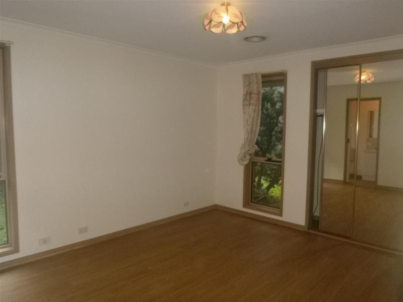 8 Tottington Rise, Berwick VIC 3806