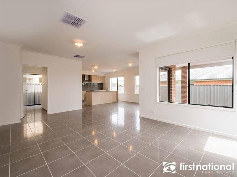 42 Bacchus Road, Cranbourne West VIC 3977