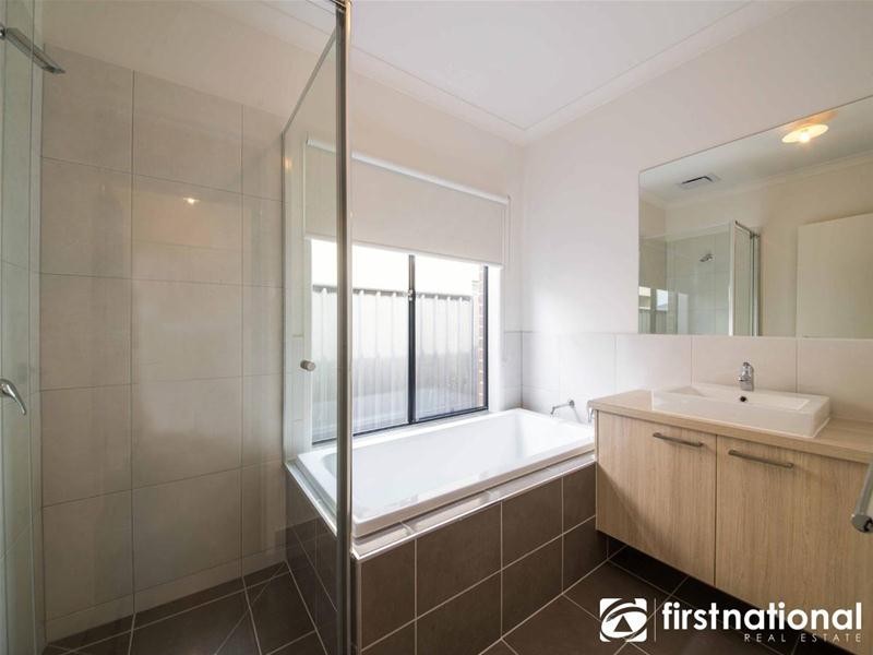 42 Bacchus Road, Cranbourne West VIC 3977