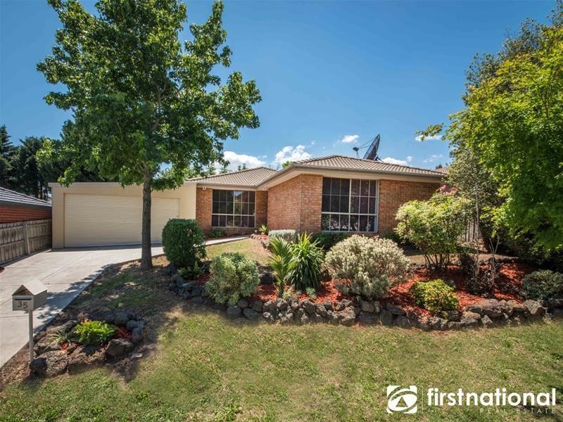 35 James Wyman Place, Hampton Park VIC 3976