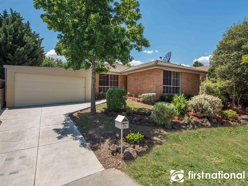 35 James Wyman Place, Hampton Park VIC 3976