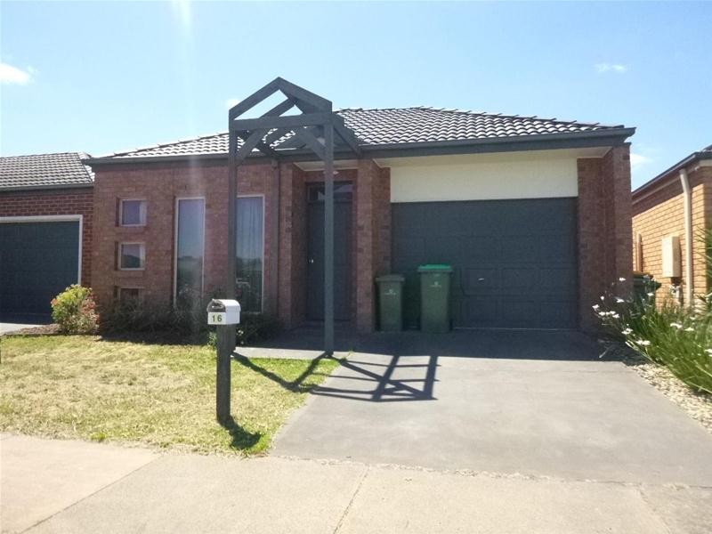 16 Ashwood Grove, Pakenham VIC 3810