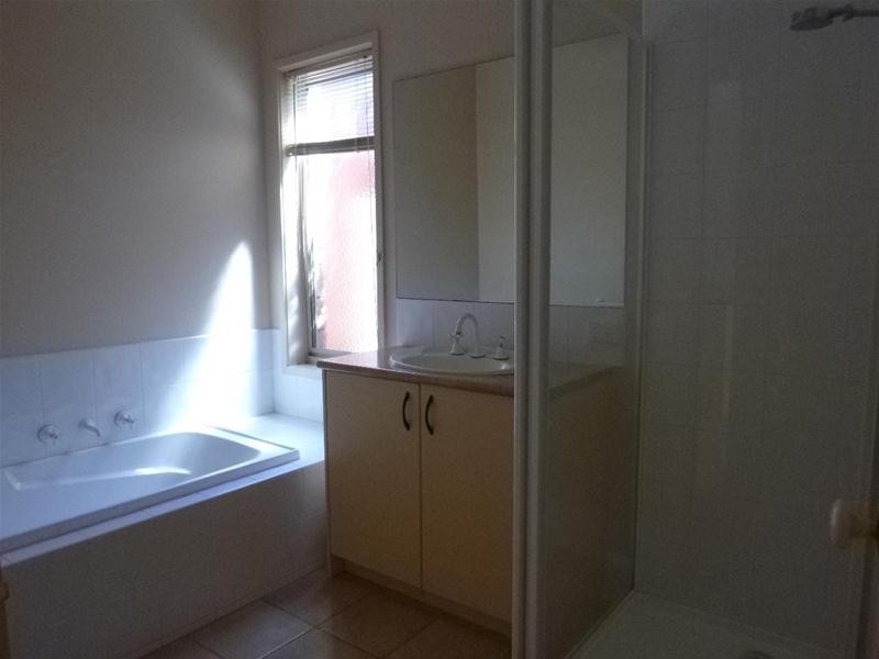 16 Ashwood Grove, Pakenham VIC 3810