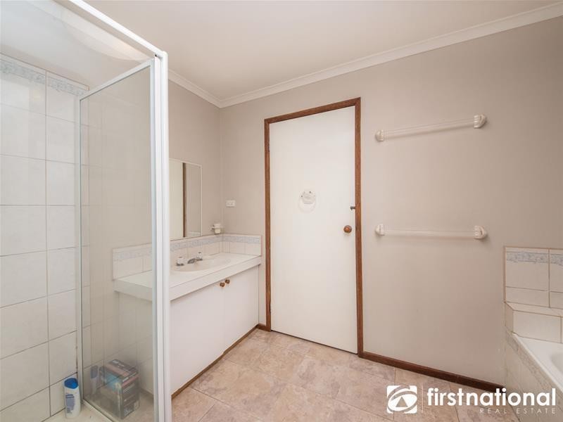 24 Woodlands Crescent, Narre Warren VIC 3805