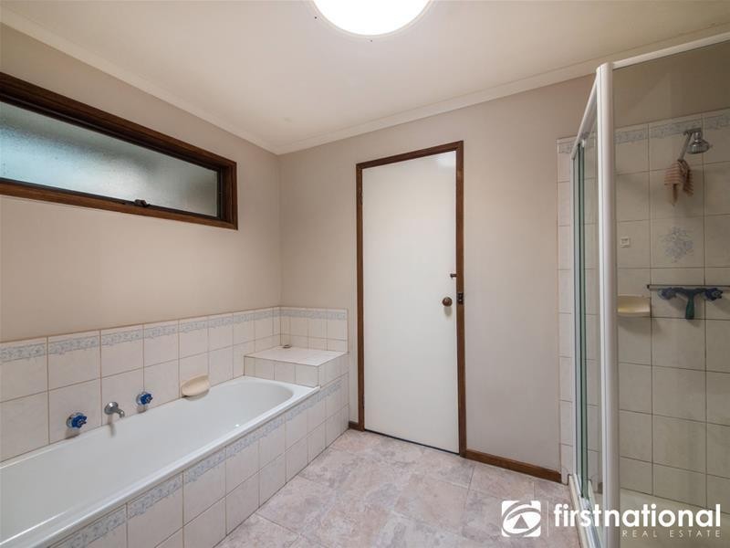 24 Woodlands Crescent, Narre Warren VIC 3805