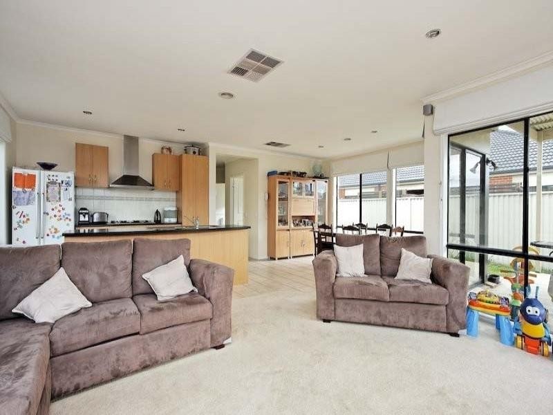 6 LaTrobe Avenue, Pakenham VIC 3810