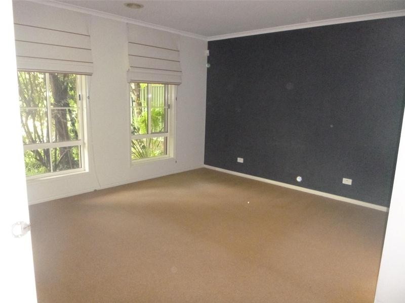 9 Waterside Drive, Cranbourne East VIC 3977