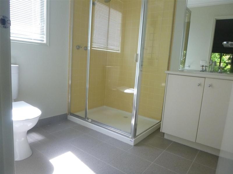 9 Waterside Drive, Cranbourne East VIC 3977