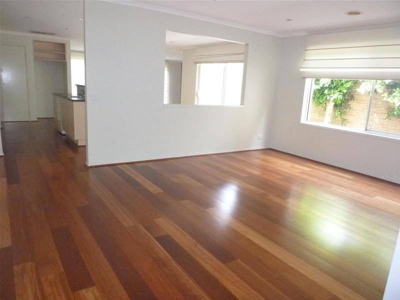 9 Waterside Drive, Cranbourne East VIC 3977