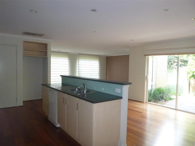 9 Waterside Drive, Cranbourne East VIC 3977