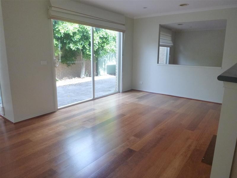 9 Waterside Drive, Cranbourne East VIC 3977