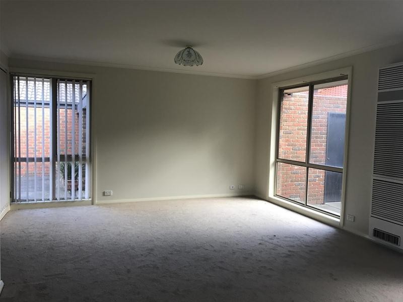 4/45-47 Bemersyde Drive, Berwick VIC 3806