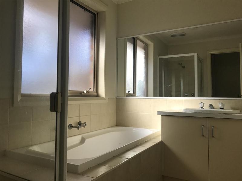 4/45-47 Bemersyde Drive, Berwick VIC 3806