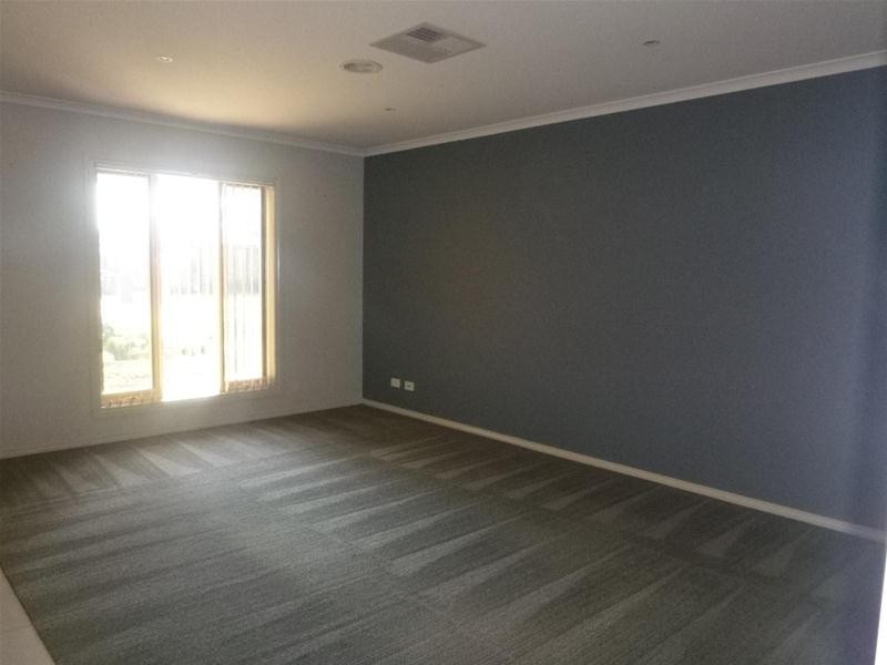 9 Ben Hall Street, Cranbourne East VIC 3977