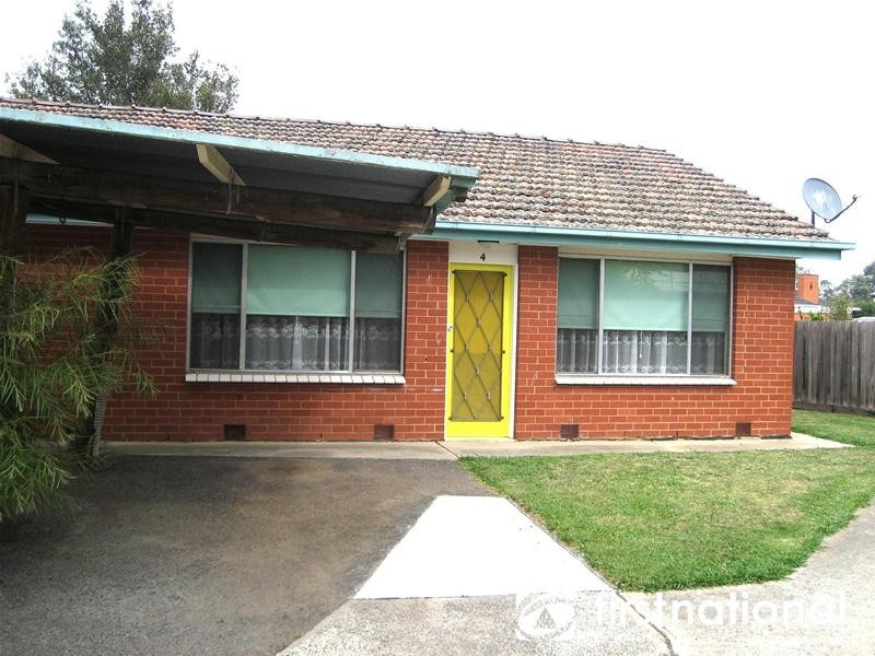 4/1 Charles  Street, Pakenham VIC 3810