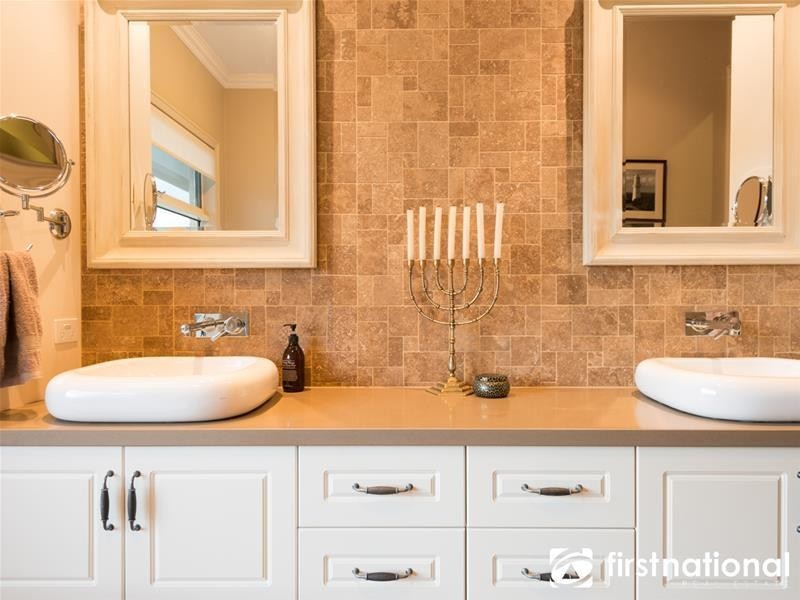 266 Red Hill  Road, Beaconsfield Upper VIC 3808