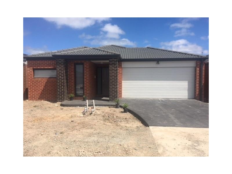 58 Skylark Boulevard, Clyde North VIC 3978
