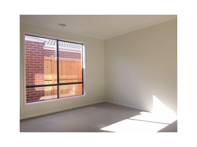 58 Skylark Boulevard, Clyde North VIC 3978