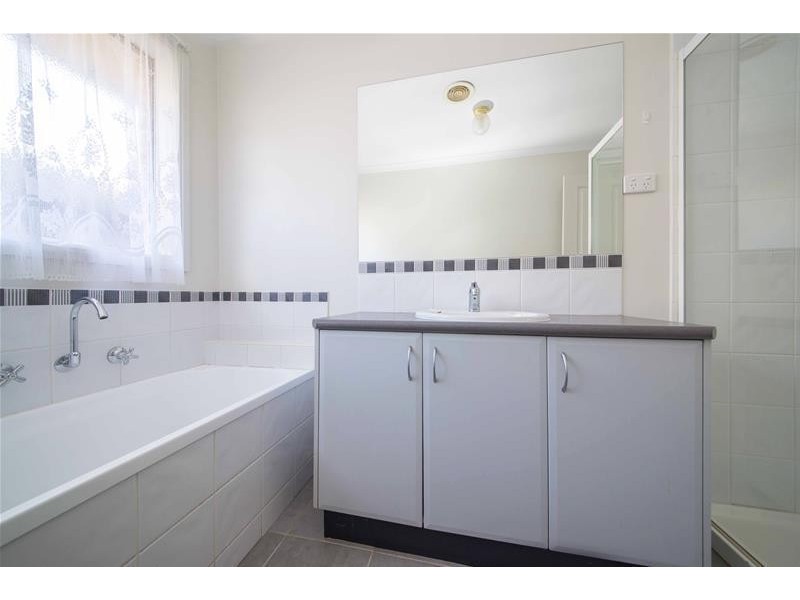 1/8 Broadhurst Road, Pakenham VIC 3810