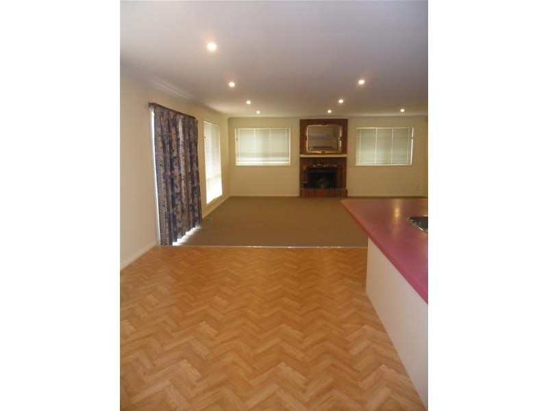 37 Ralph Crescent, Hampton Park VIC 3976