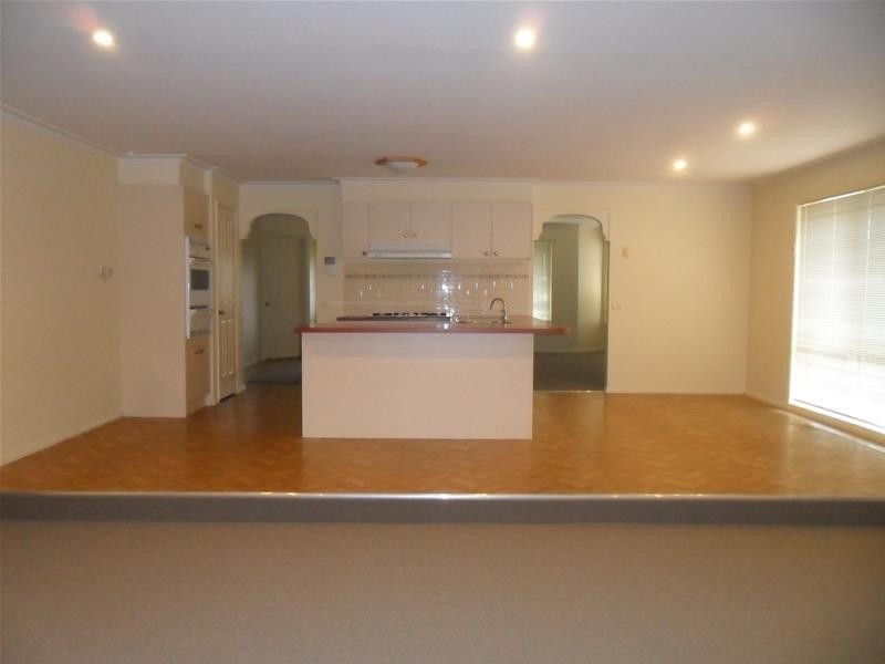 37 Ralph Crescent, Hampton Park VIC 3976