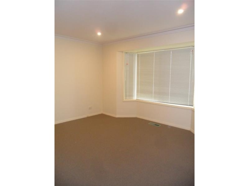 37 Ralph Crescent, Hampton Park VIC 3976