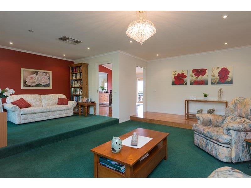 17 Benmara Crest, Narre Warren South VIC 3805