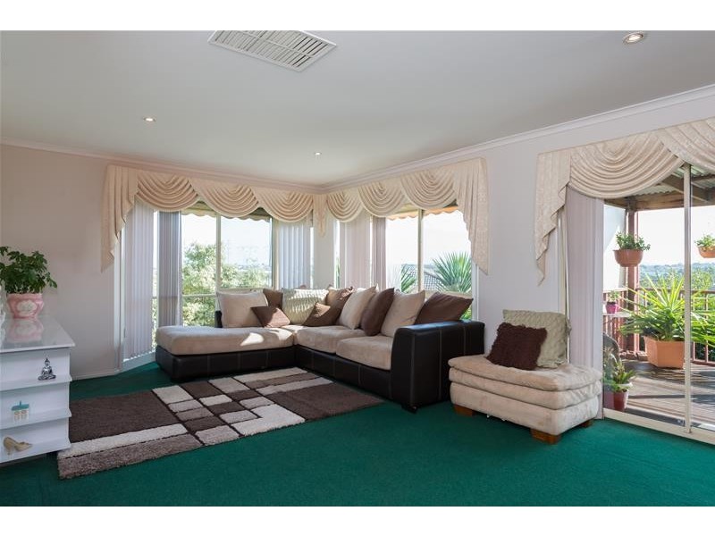 17 Benmara Crest, Narre Warren South VIC 3805