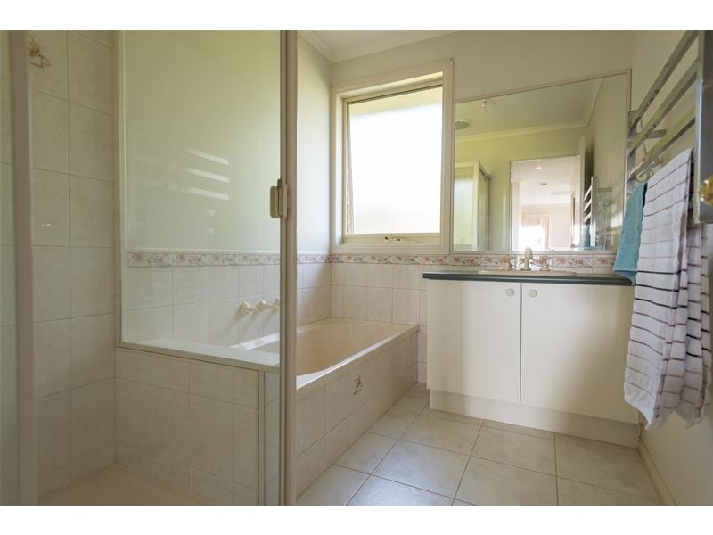 17 Benmara Crest, Narre Warren South VIC 3805