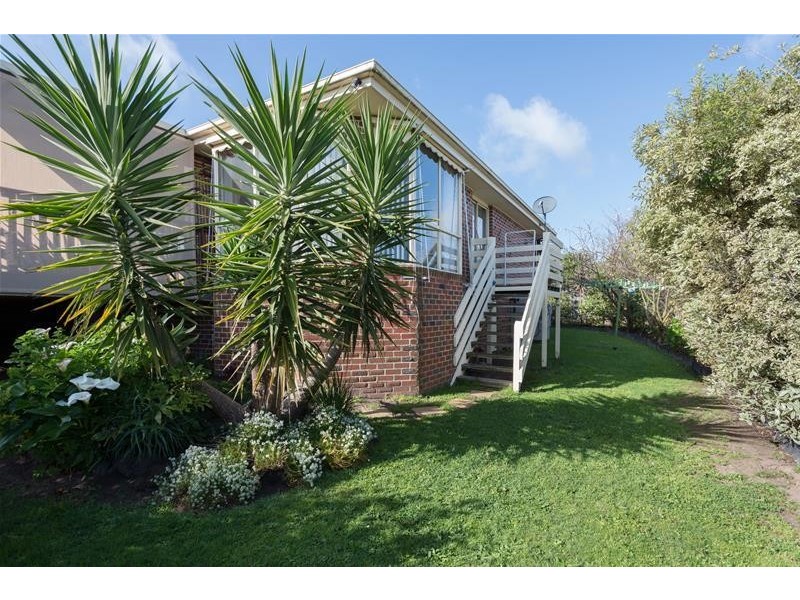 17 Benmara Crest, Narre Warren South VIC 3805