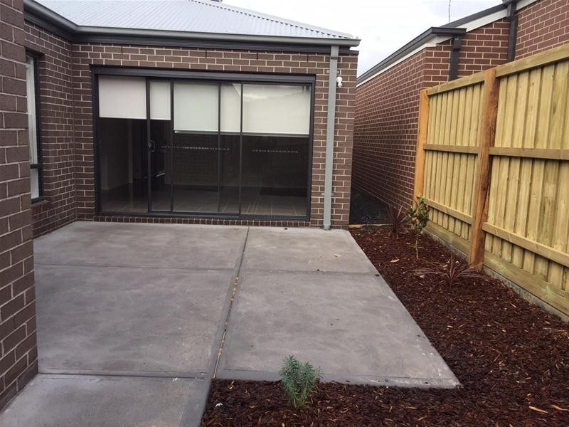 235 (Lot 27) Pink Hill Boulevard, Officer VIC 3809