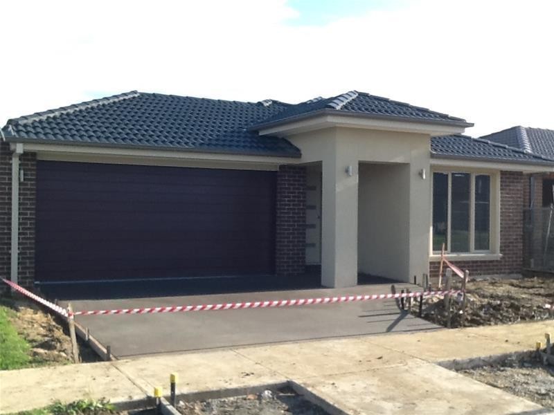 14 Naas Road, Clyde North VIC 3978