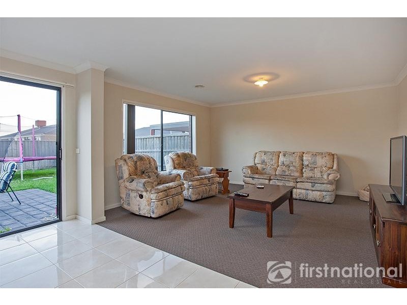 9 Gallery Way, Pakenham VIC 3810