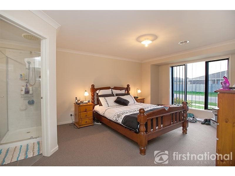 9 Gallery Way, Pakenham VIC 3810