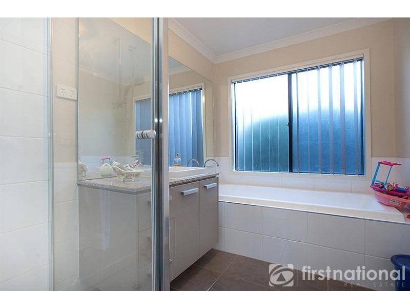 9 Gallery Way, Pakenham VIC 3810