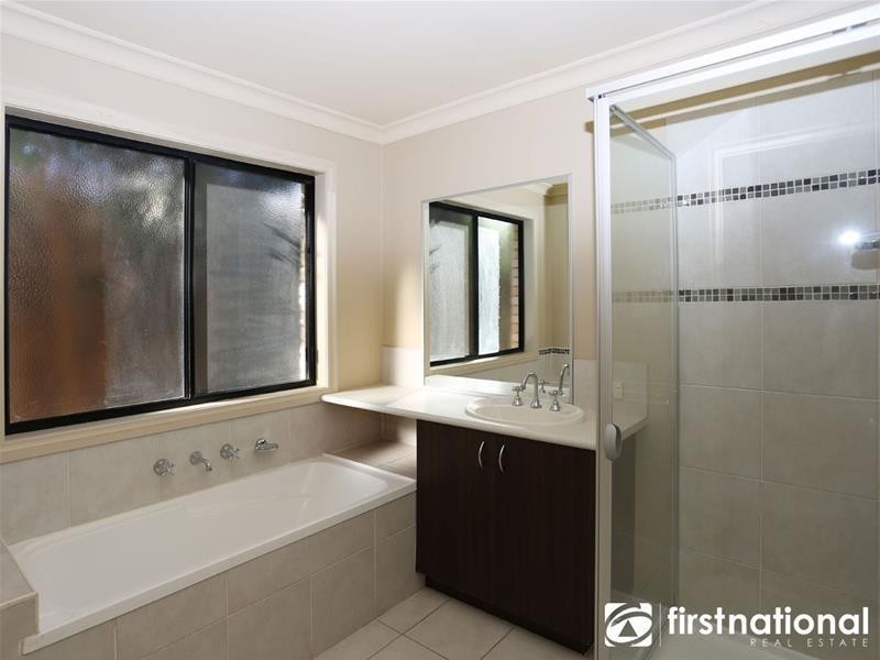 40 Fieldstone Boulevard, Beaconsfield VIC 3807