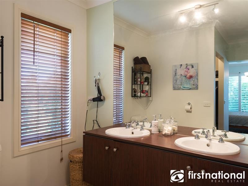 10 Daventry Court, Berwick VIC 3806