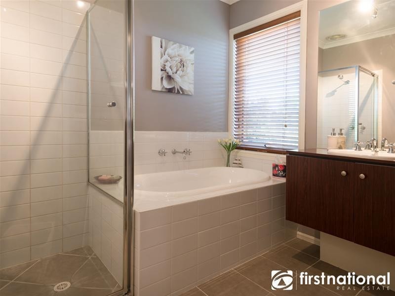 10 Daventry Court, Berwick VIC 3806