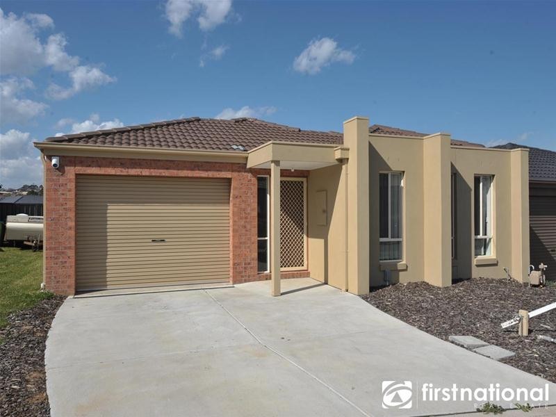 4 Tiffany Close, Pakenham VIC 3810