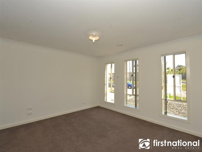 4 Tiffany Close, Pakenham VIC 3810