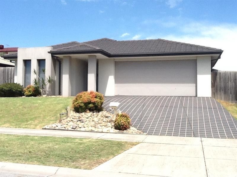 16 Sing Crescent, Berwick VIC 3806