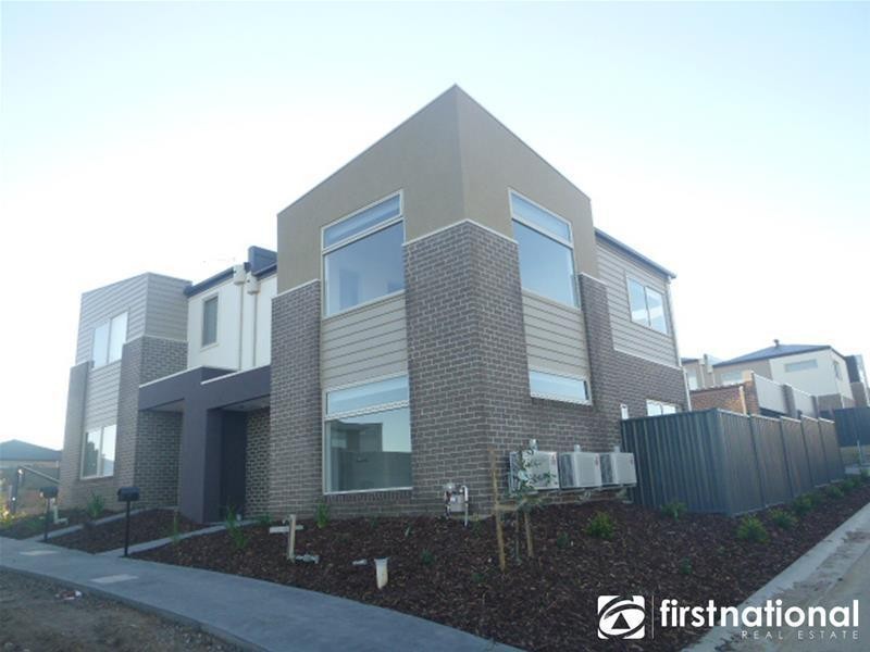 2/23 Atlantic Drive, Pakenham VIC 3810